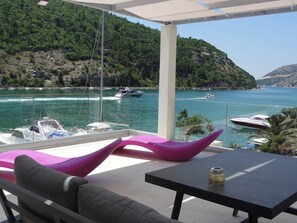 Villa | Restaurante al aire libre