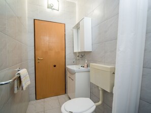 Apartment | Bathroom | Shower - Apartments Pinija - Three Bedroom Apartment With Terrace - (Supetar)
