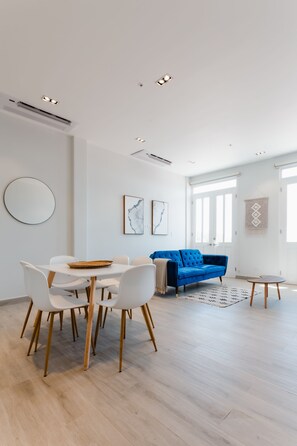 Deluxe Apartment | Living area