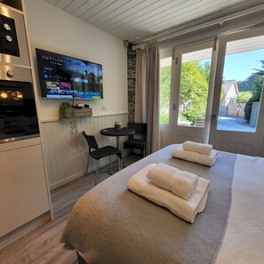 1 chambre, fer et planche à repasser, Wi-Fi, literie fournie