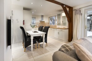 Dining - The Pavilion, Clappersgate (Clappersgate)