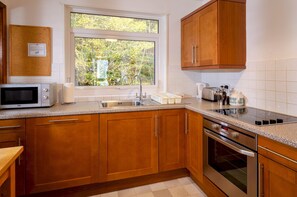 Fridge, oven, dishwasher
