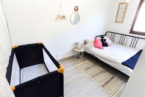 2 Schlafzimmer, Reisekinderbett, WLAN, Bettwäsche