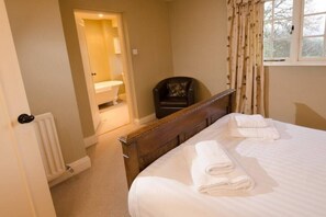 4 chambres, fer et planche à repasser, Wi-Fi, draps fournis
