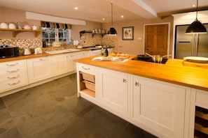 Dishwasher, kitchen islands