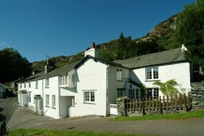 Exterior - Priest End, Chapel Stile (Chapel Stile)