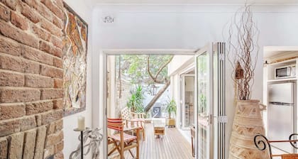 Prime locale 3 Bed Artists Home by Surry Hills