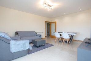 House | 2 bedrooms, soundproofing - Buarcos Sunset Apartment by Rent4all (Figueira da Foz)