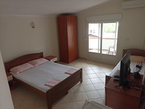 Panoramic Studio, Multiple Beds, Terrace, Mountain View | Minibar, desk, iron/ironing board, free rollaway beds - Kattegat apart (Bar)