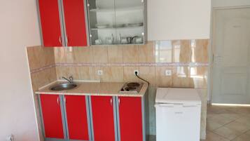 Panoramic Studio, Multiple Beds, Terrace, Mountain View | Private kitchen | Mini-fridge, stovetop, griddle, cookware/dishes/utensils