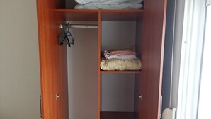 Wardrobe - Kattegat apart  (Bar)