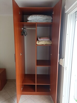 Wardrobe - Kattegat apart (Bar)