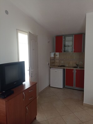 Family Studio, Multiple Beds, Terrace, Mountain View | Private kitchen | Mini-fridge, stovetop, griddle, cookware/dishes/utensils - Kattegat apart (Bar)