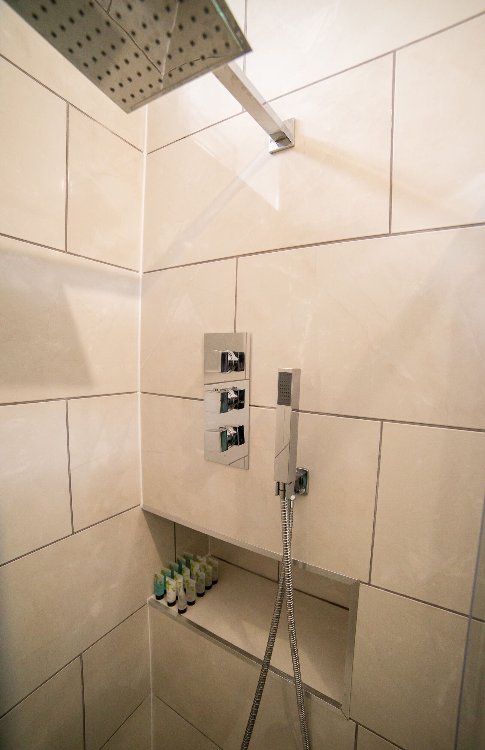 Entire 2 Bed Ground Floor Apartment Cardiff City Centre