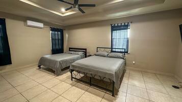 4 dormitorios, tabla de planchar con plancha, wifi gratis y ropa de cama