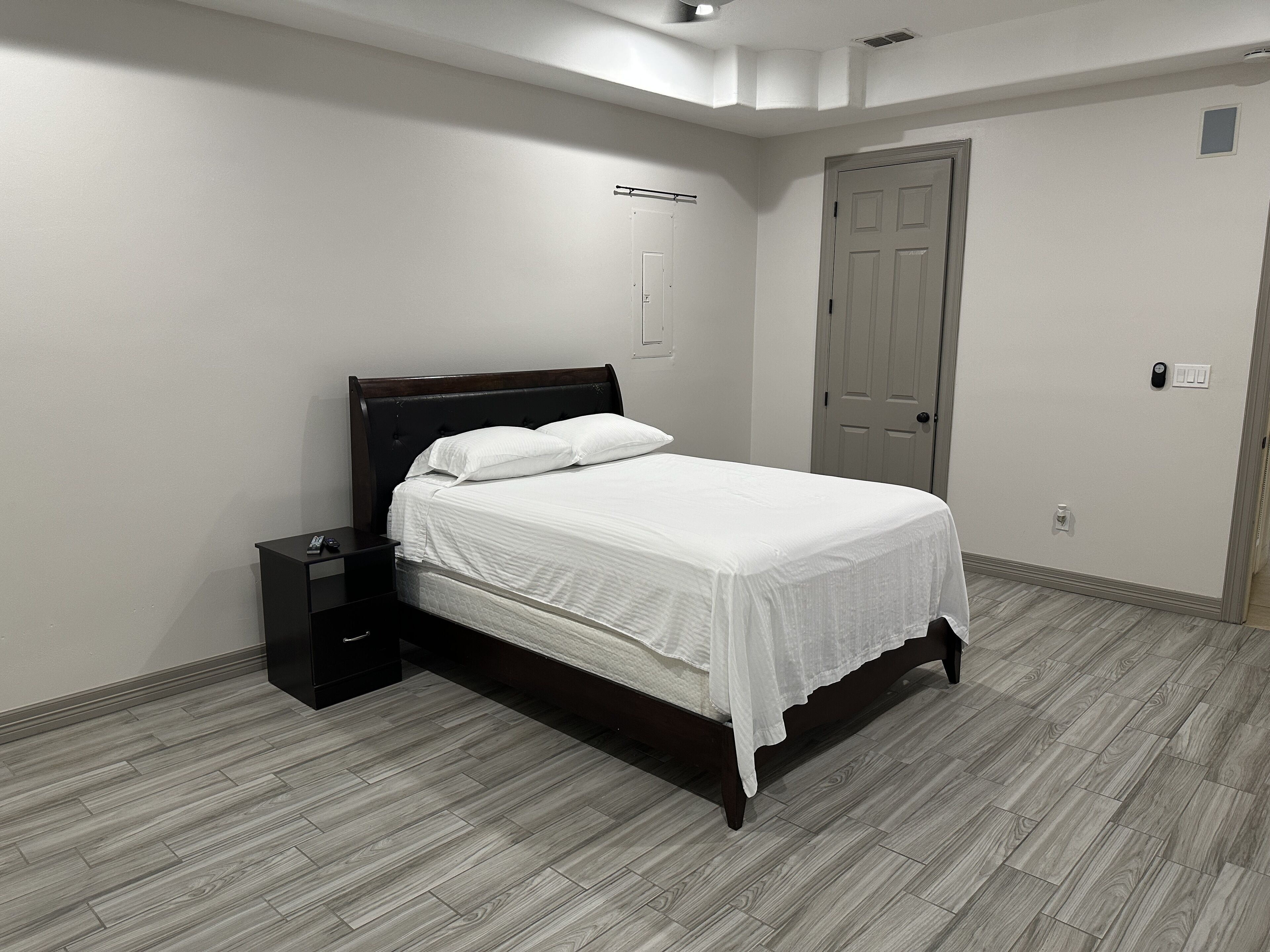 4BR/5RR Spanish Hacienda w/ Pool