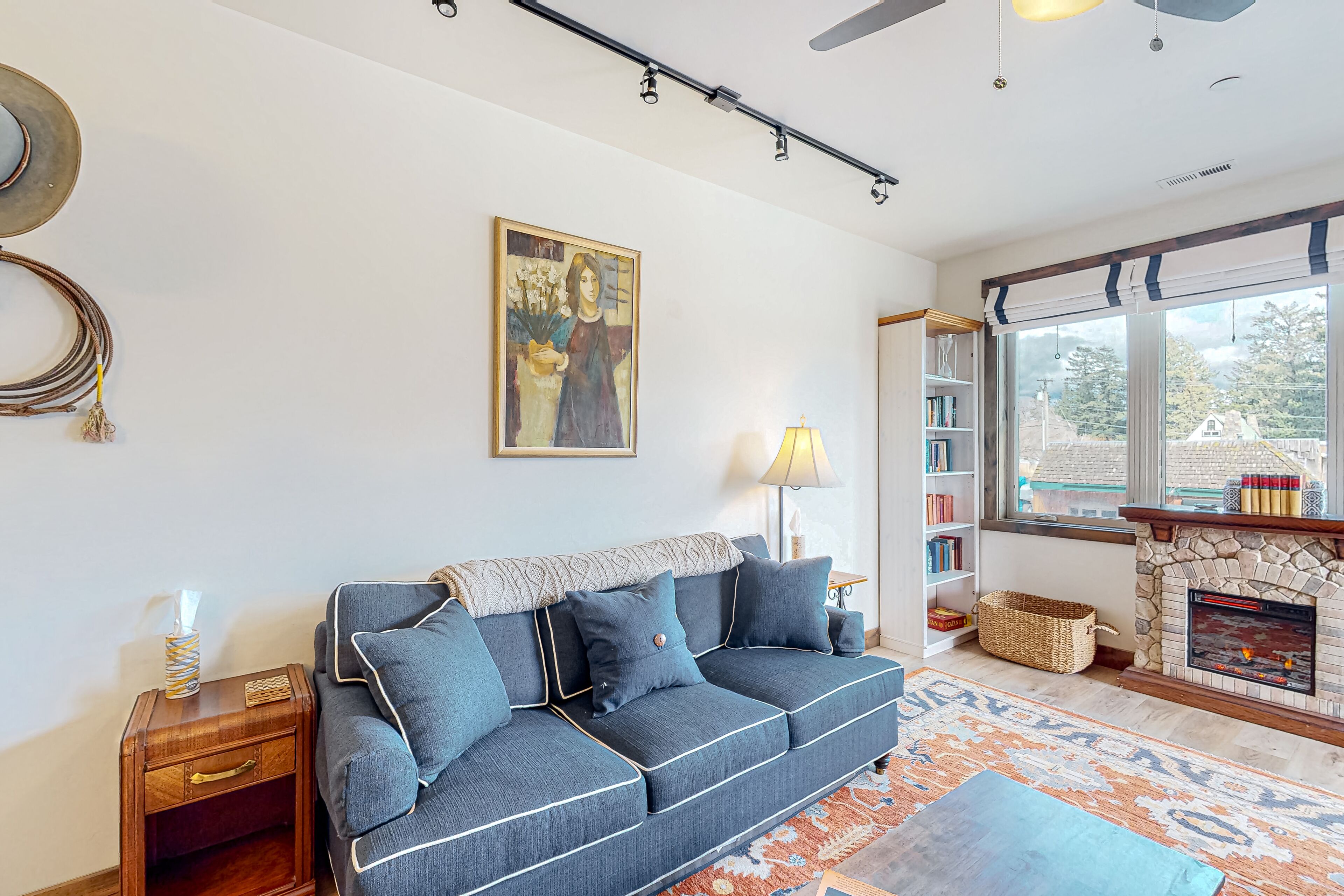 Brand-new downtown condo with rooftop patio, grill, mtn views, fireplace, & W/D