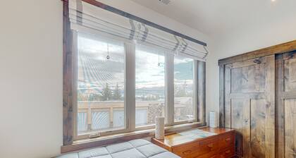 Brand-new downtown condo with rooftop patio, grill, mtn views, fireplace, & W/D