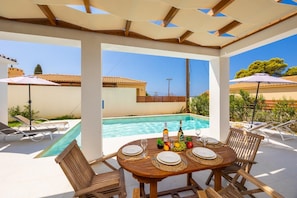 屋外ダイニングエリア