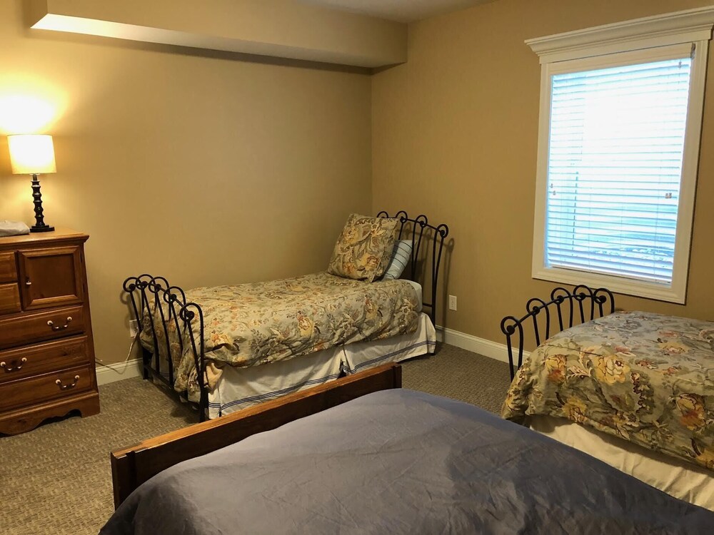 NEW LISTING!! New Home Only a 10 min walk to the ND Campus South