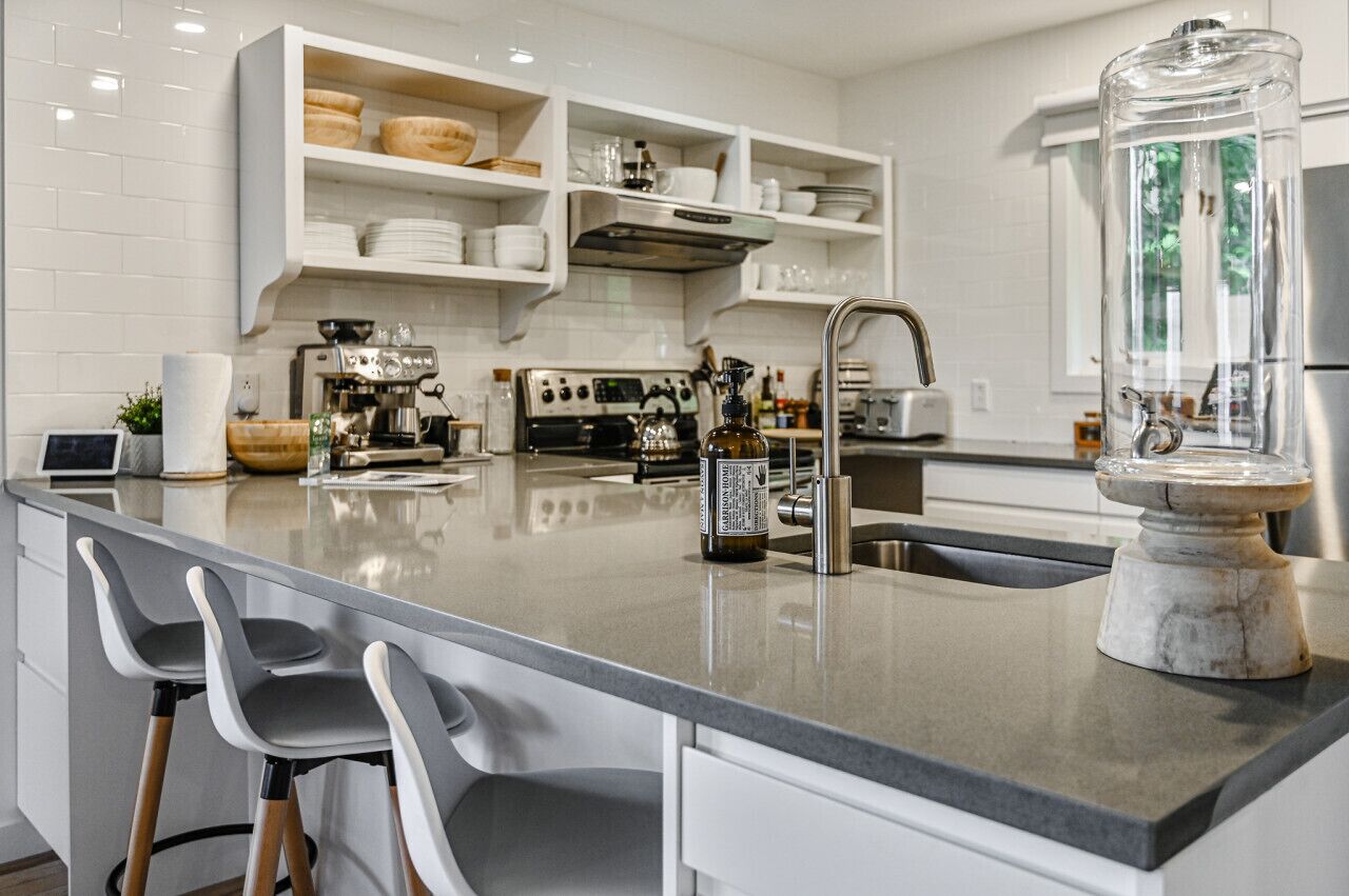 Spacious 2 BDR with Lake & Mountain Views!