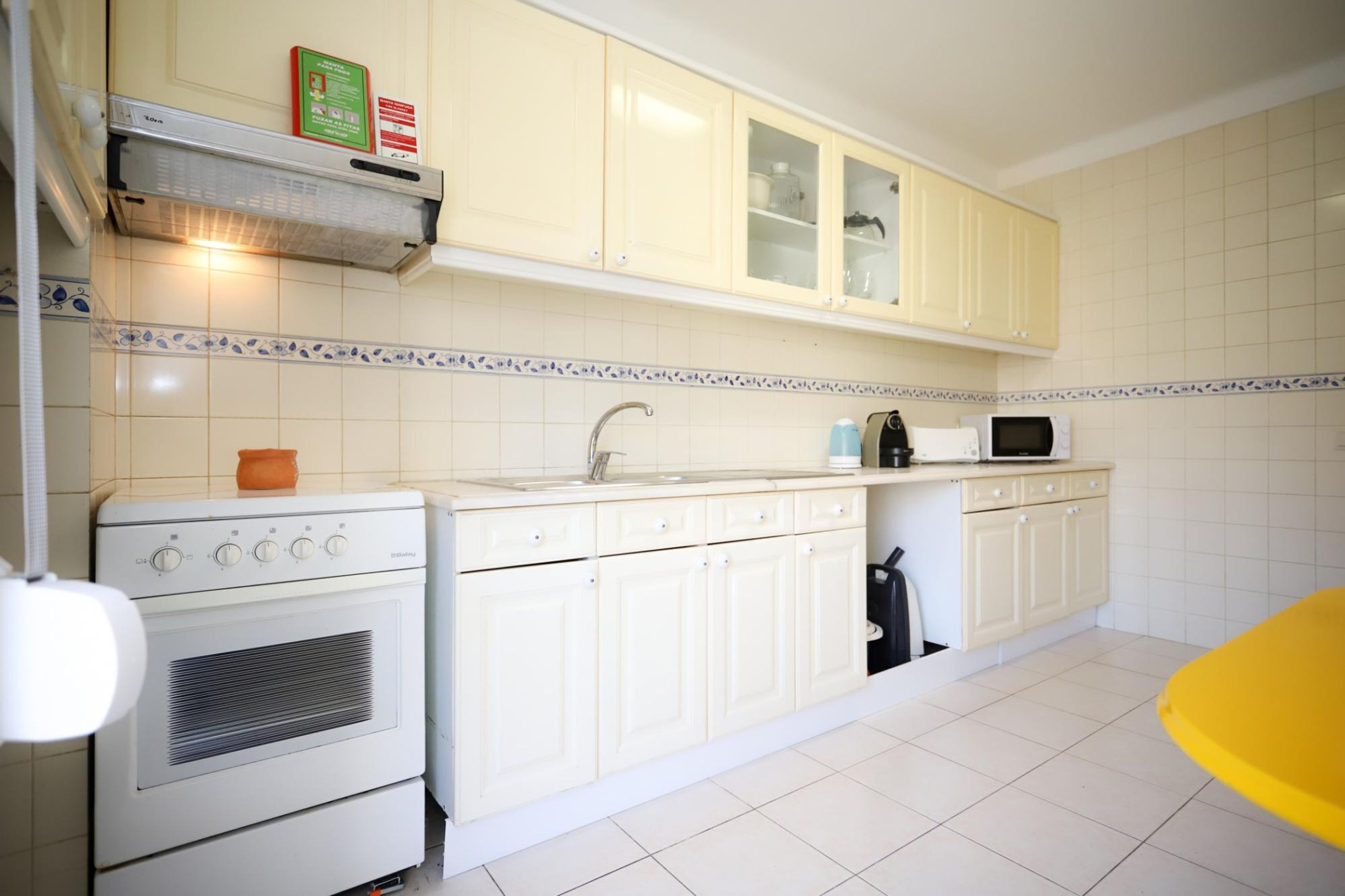 2 عدّة غرف نوم وتجهيزات عازلة للصوت