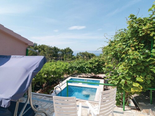 Holiday Home Blossom - Four Bedroom Holiday Home With Outdoor Pool and Jacuzzi -