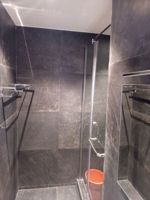 Rainfall showerhead, free toiletries, slippers, towels - Bethany Luxury Apartments  (Lagos)
