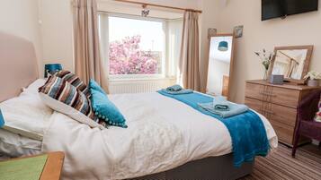 3 bedrooms, individually decorated, individually furnished, free WiFi