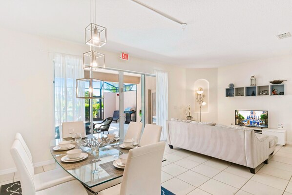 House (4 Bedrooms) | Property amenity - 4722 Terrasonesta Drive (Davenport)