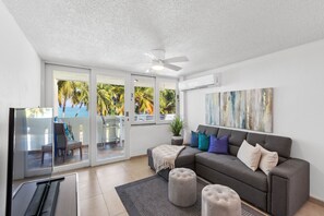 Smart TV - PLAYA AZUL 1 MODERN  2 /1! VIEW,PARKING,LOCATION! (Luquillo)