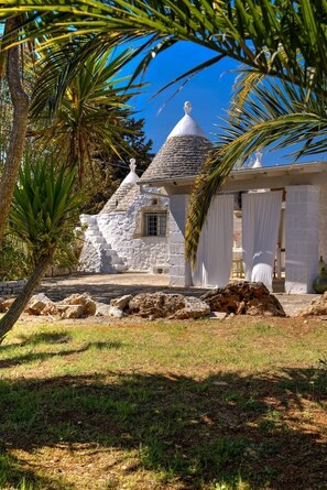 Property grounds - Trullo Thessa, immersed in Ostuni countryside (Ostuni)