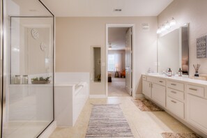 Spa - Stunning Condo w/ Free Resort Access, Near Wdw! (Orlando)
