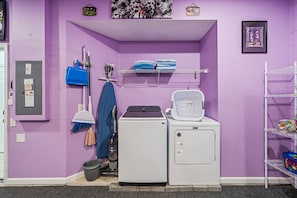 Laundry room - 8213 Fan Palm Way (Kissimmee)