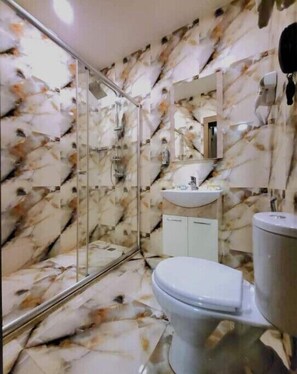 Bathroom - Single Room With Swimming Pool & Breakfast (Bakı)
