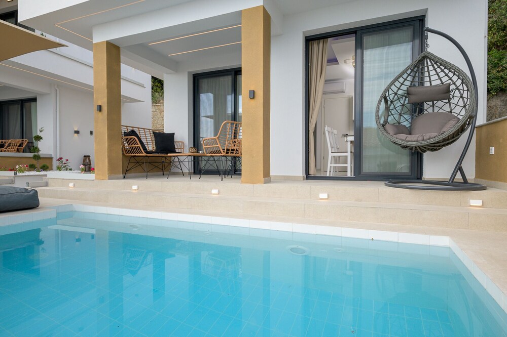 Luxury maisonettes Vrachos with pool