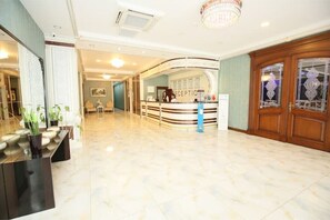Lobby - Small Single Room in 3* Hotel With Swimming Pool (Bakı)