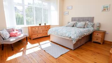 2 bilik tidur, dihias secara berasingan