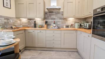 Fridge, dishwasher, electric kettle, toaster