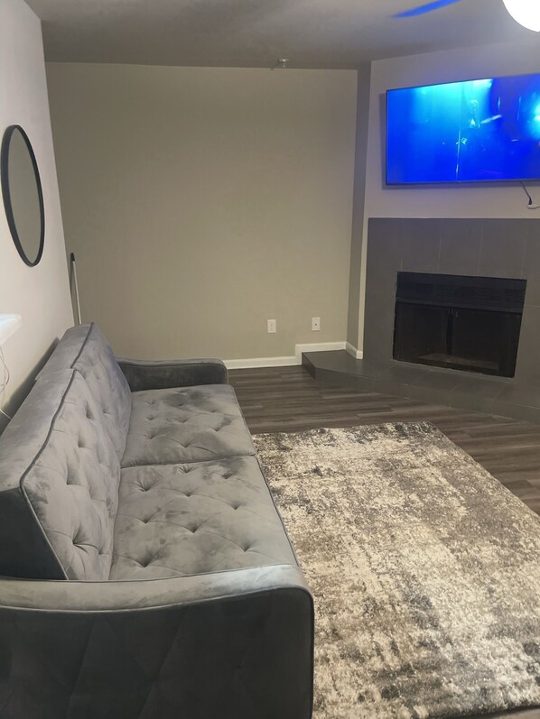 Living area - Luxury 1 bedroom Apartment - Downtown HTX (Houston)