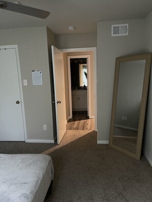 1 bedroom, WiFi, bed sheets - Luxury 1 bedroom Apartment - Downtown HTX (Houston)