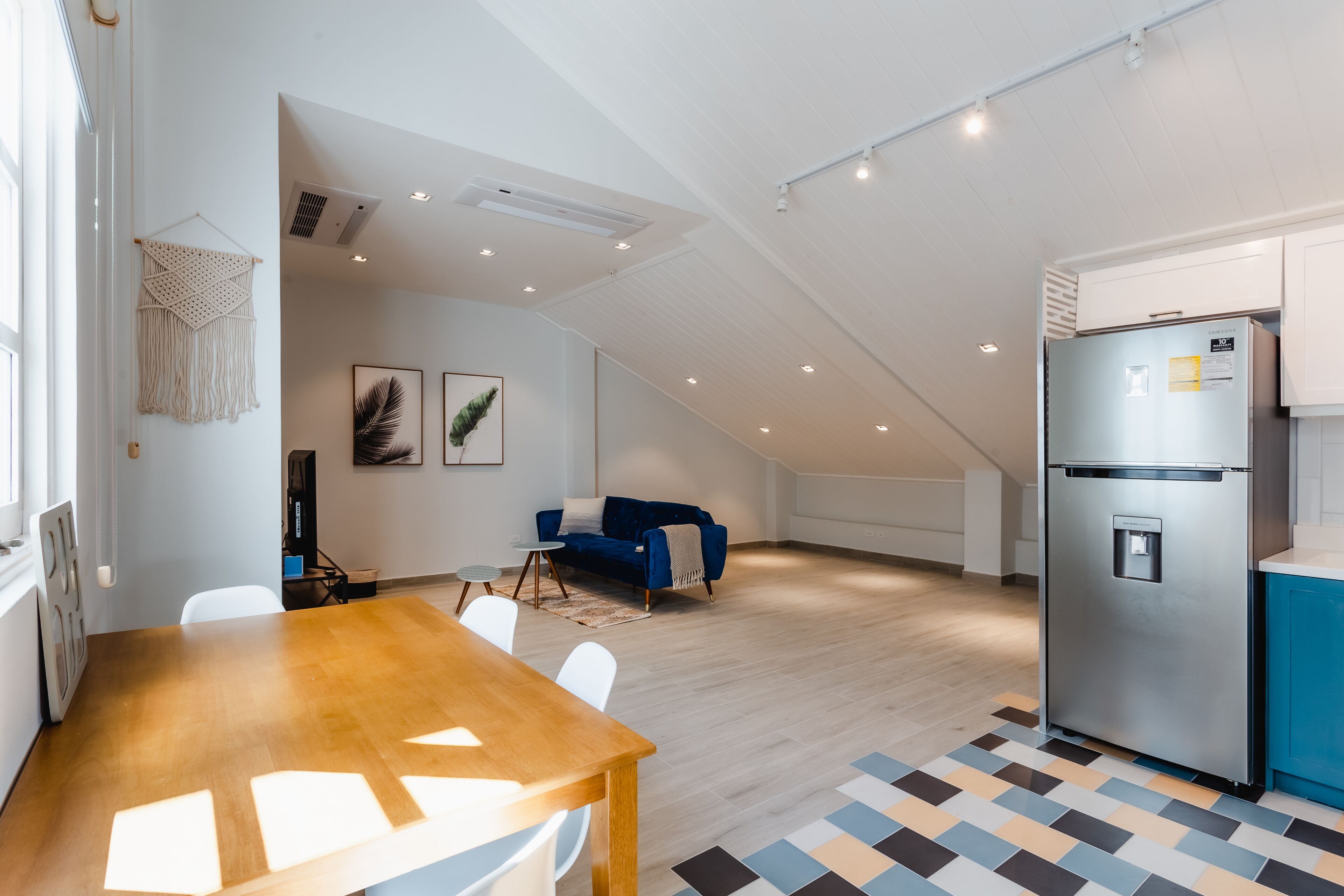 Apartamento luxo | Área de estar | Smart TV 55 polegadas com canais digitais, TV