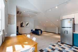 Deluxe Apartment | Living area | 55-inch Smart TV with digital channels, TV - Casa Love 2C (Panama City)