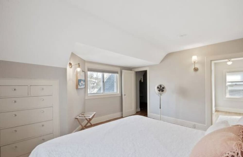 Cobblestone Cottage, 4 Bedroom, centrally located La Crosse Vrbo