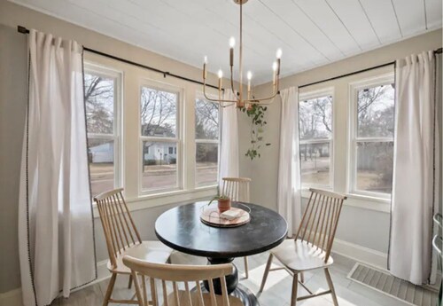 Cobblestone Cottage, 4 Bedroom, centrally located