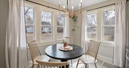 Cobblestone Cottage, 4 Bedroom, centrally located