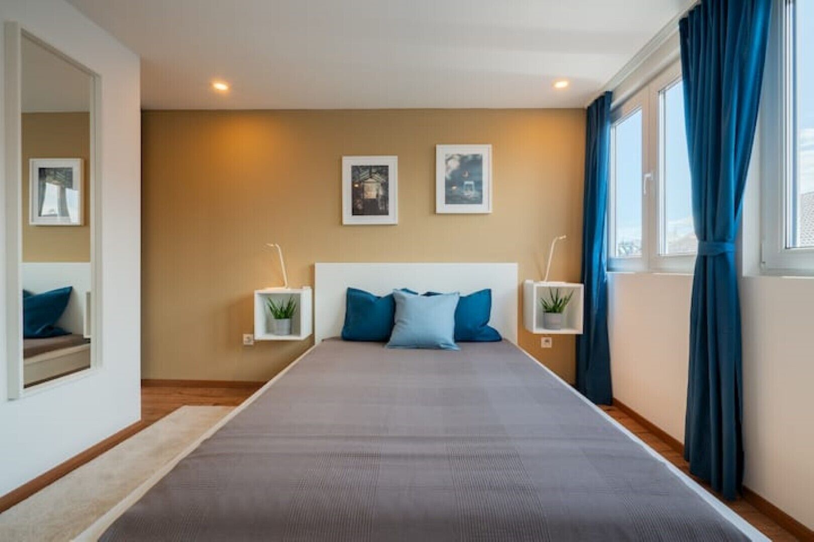 1 Schlafzimmer, Schreibtisch, Bügeleisen/Bügelbrett, Reisekinderbett