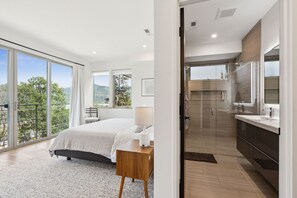 5 عدّة غرف نوم ومكواة/لوح كي وواي فاي مجانًا وملاءات أسرّة