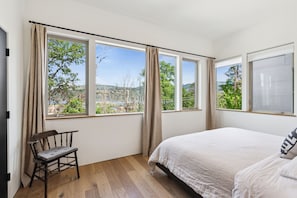 5 bedrooms, iron/ironing board, free WiFi, bed sheets