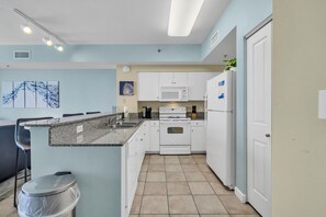 Fridge, microwave, oven, stovetop - 🌊Gulf Front - Shores of Panama 1802🌊 (Panama City Beach)